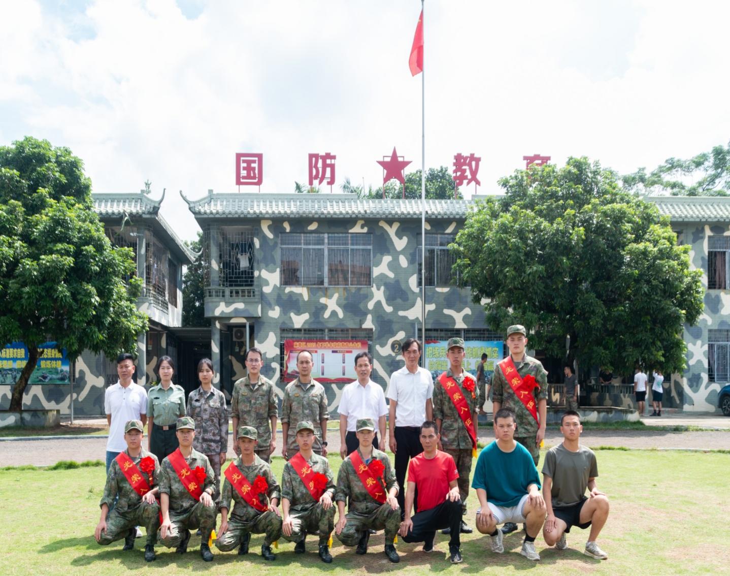 说明: C:\Users\Administrator\AppData\Local\Temp\360zip$Pic\360$2\书记探访新兵图片余毅摄 (10).jpg